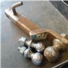 Image 2 : TRAILER HITCH AND 3 BALLS