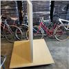 Image 2 : DOUBLE SIDED ROLLING SLAT BOARD DISPLAY STAND