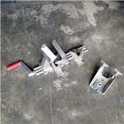 EXTENDABLE BENCH VISE