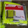 Image 2 : 9 NEW REFLECTIVE VESTS