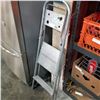 Image 1 : RAYNOLDS 2-STEP ALUMINUM LADDER
