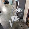 Image 2 : RAYNOLDS 2-STEP ALUMINUM LADDER