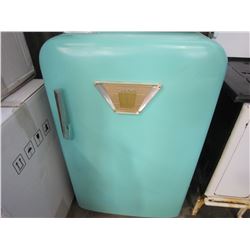 QUIC FREEZE 1950S BAR FRDIGE - WORKING