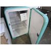 Image 3 : QUIC FREEZE 1950S BAR FRDIGE - WORKING