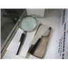 Image 2 : 3 MAGNIFYING GLASSES AND 12 PORTABLE THERMOMETERS
