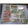 Image 3 : FOIL BILL AND BAG OF CURRENCY
