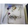 Image 3 : LOT OF ESTATE RINGS AND BOX OF EARRINGS