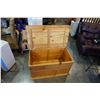 Image 3 : PINE STORAGE TRUNK