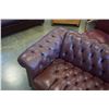 Image 2 : BURGUNDY LEATHER LOVESEAT BUTTON BACK AND BRASS STUDS