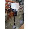 Image 3 : PAIR OF MODERN FLOOR LAMPS W/ SHADES