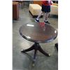 Image 1 : MAHOGANY FINISH PARLOR TABLE