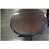 Image 3 : MAHOGANY FINISH PARLOR TABLE