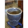 Image 1 : LARGE HEAVY CEMENT PLANTER MADE IN CANADA
