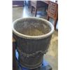 Image 2 : LARGE HEAVY CEMENT PLANTER MADE IN CANADA