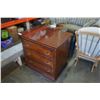 Image 1 : 3-DRAWER MAHOGANY FINISH DRESSER