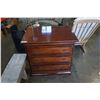 Image 2 : 3-DRAWER MAHOGANY FINISH DRESSER