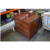 Image 1 : 3-DRAWER MAHOGANY FINISH DRESSER