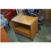 Image 1 : ROLLING MAPLE STAND