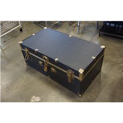 RETRO TRAVEL TRUNK