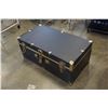 Image 1 : RETRO TRAVEL TRUNK
