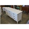 Image 2 : 9 DRAWER WHITE FRENCH PROVINCIAL DRESSER