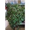 Image 2 : 6-1/2FT TALL ARTIFICIAL TREE