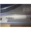 Image 3 : TECHNICS TURNTABLE SL-D303