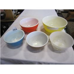 5 COLOURED PYREX BOWLS