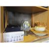 Image 2 : SHELF LOT OF JUG AND BOWL, VASE, OIL LANTERN AND CUPS