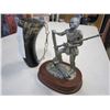 Image 2 : LEGENDS OF THE MOHAWK HUNTER LIMITED EDITION FIGURE AND HORN