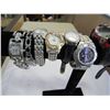 Image 3 : BLACK DISPLAY OF WATCHES
