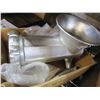 Image 2 : LARGE VINTAGE MEAT GRINDER