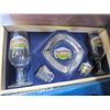 Image 2 : TOTE OF VINTAGE GLASS WARE
