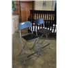 Image 1 : 2 FOLDING BAR STOOLS