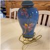 Image 2 : BLUE FLOWER TABLE LAMP