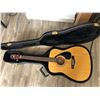 Image 1 : YAMAHA 6 STRING ACOUSTIC GUITAR W/ HARD SHELL CASE