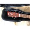 Image 2 : YAMAHA 6 STRING ACOUSTIC GUITAR W/ HARD SHELL CASE