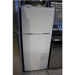 WHITE INSIGNIA APARTMENT SIZED FRIDGE/ FREEZER