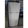Image 1 : WHITE INSIGNIA APARTMENT SIZED FRIDGE/ FREEZER