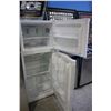 Image 2 : WHITE INSIGNIA APARTMENT SIZED FRIDGE/ FREEZER