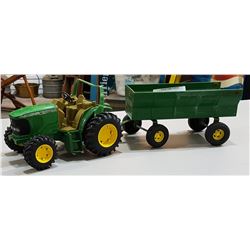 JOHN DEERE DIE CAST TRACTOR & TRAILER