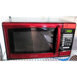 Emerson Red 900 Watt Microwave Oven