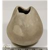 Image 2 : 56) MARY BORGSTROM STONE POLISHED PINCHED TOP POT