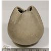 Image 3 : 56) MARY BORGSTROM STONE POLISHED PINCHED TOP POT