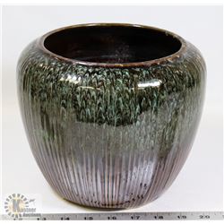 126) BEAUCE CANADA GLAZED CERAMIC POT FROM MARY