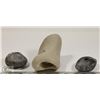 Image 2 : 97) LOT OF 3 PIECES OF POTTERY FROM MARY