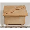 Image 1 : 129) MARY BORGSTROM CLAY BOX WITH LEAVES SIGNED