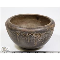 80) MARY BORGSTROM PRIMITIVE POT WITH DETAIL