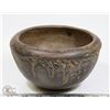 Image 1 : 80) MARY BORGSTROM PRIMITIVE POT WITH DETAIL