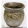 Image 2 : 81) SIGNED CERAMIC POT WITH DETAIL